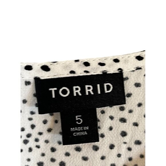 Torrid Women Top Size 5X White Round Neck Black Polka Dot Ruched Sleeve Plus 28 - Picture 2 of 12